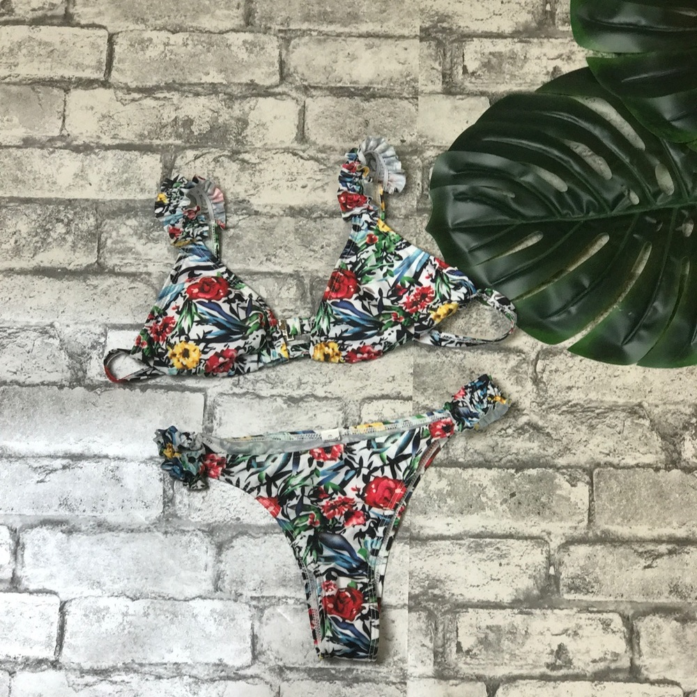 NWOT Cute Flower Design Two Piece Bathing Suit